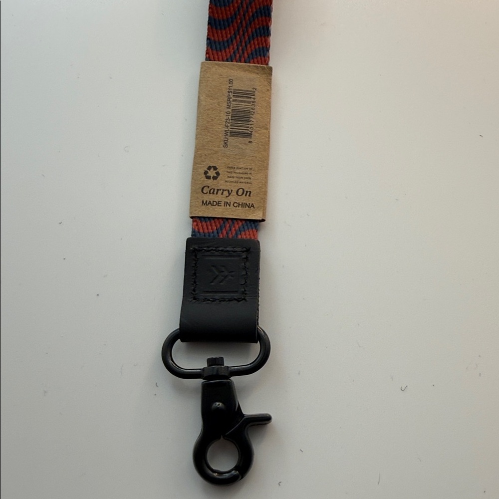 Thread Red and Black Keychain - Picture 5 of 6